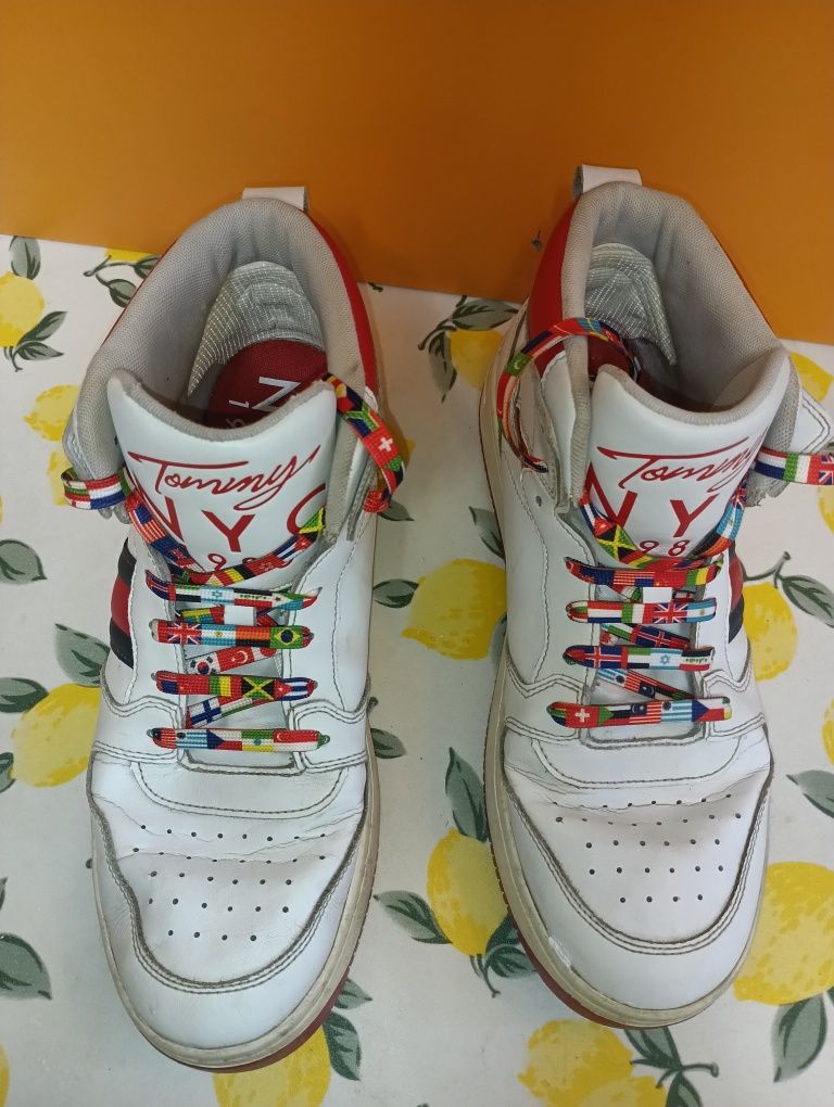 Tommy Hilfiger N 43 - 35 лв