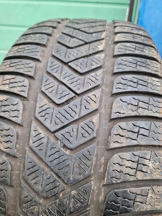 Anvelopă 245/45R19 marca Pirelli, DOT 2023