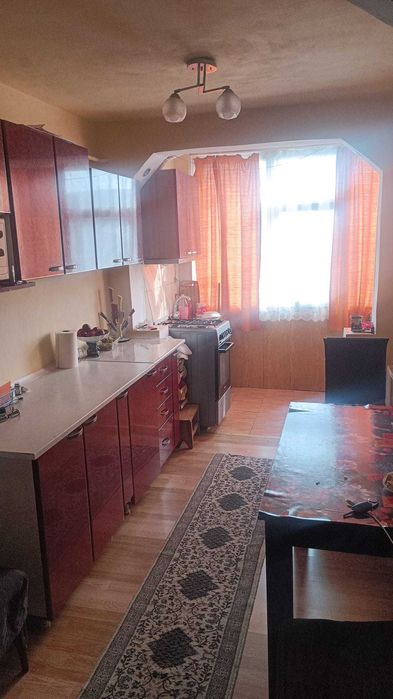 Vand apartament cu 3 camere