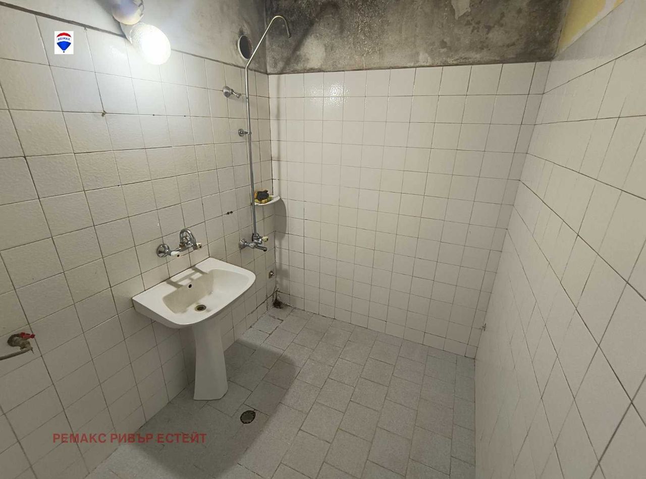 Продава се Тристаен апартамент в Русе, Дружба 3 - 92 кв.м за 869 €/кв.м - Снимка #10