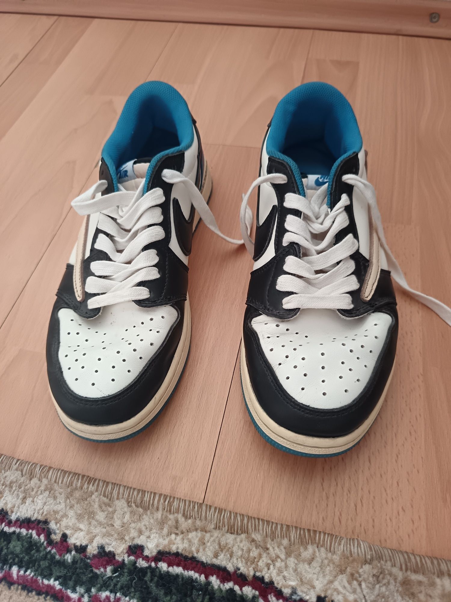 Travis Scott Jordan 1