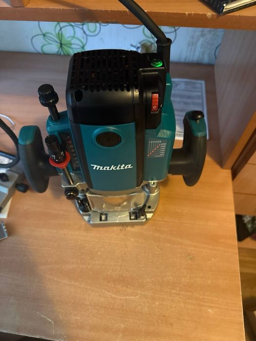 Фрезер Makita — мощный инструмент для точной работы с деревом!