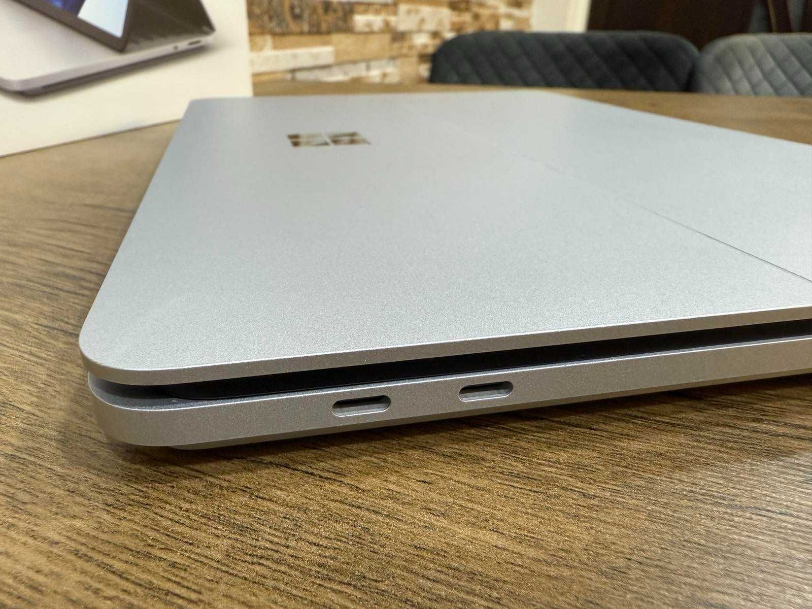 Microsoft Surface Laptop Studio 14.4 Core i5 11300H/ 16GB Ram/512GB