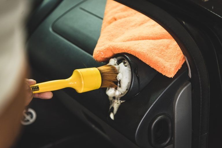 Почистване на апартаменти , автомобили и гаражи !!!