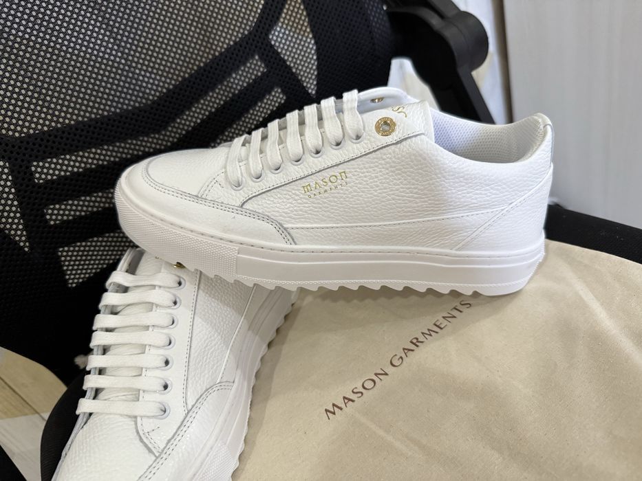 Vand Adidasi Mason garments NOI