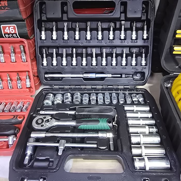 Набор ключей инструментов 3500тг. Наборы ключи 53 предметов для авто.