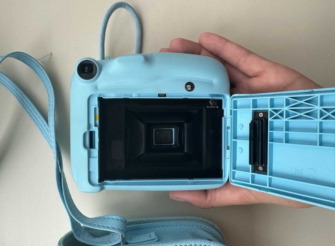 Instax 11mini
Инстакс совершенно в хорошем состоянии,пол