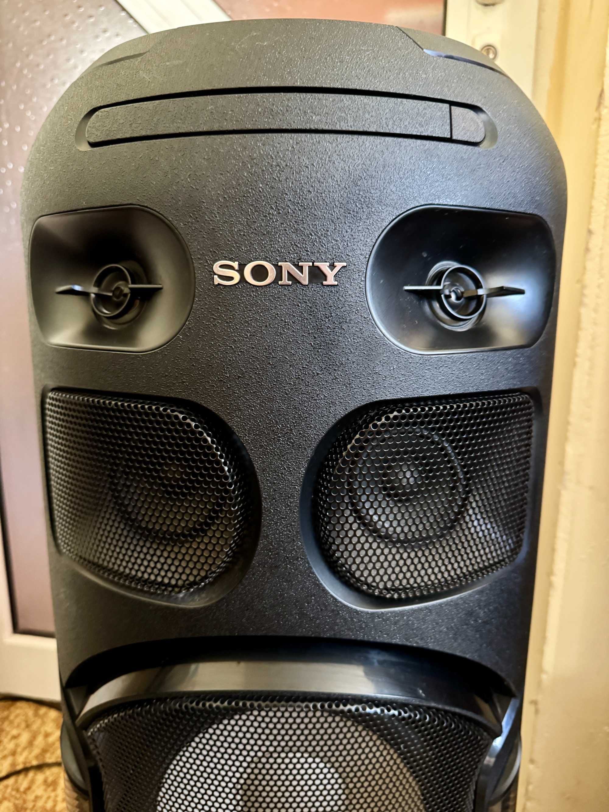 Sony V42D парти система
JET BASS BOOSTER
светлини и режим KARAOKE