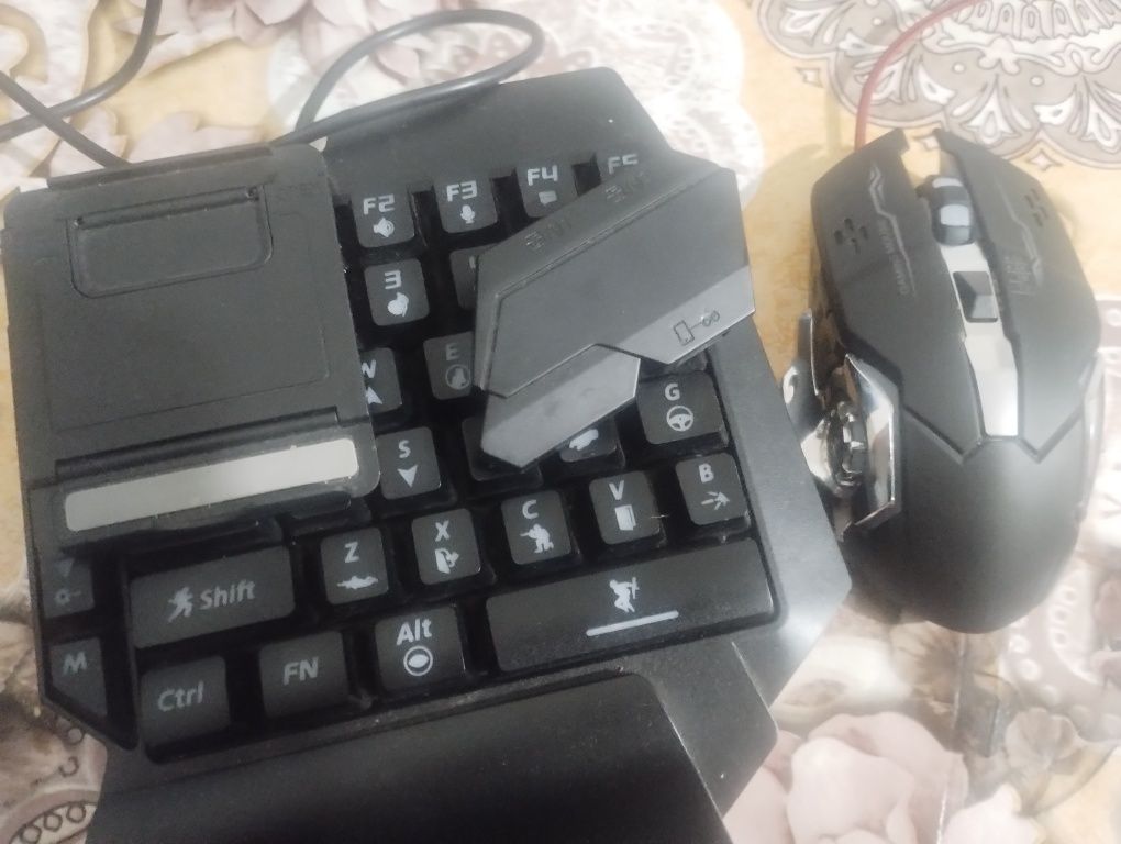 Vand tastatura si mouse pentru telefon