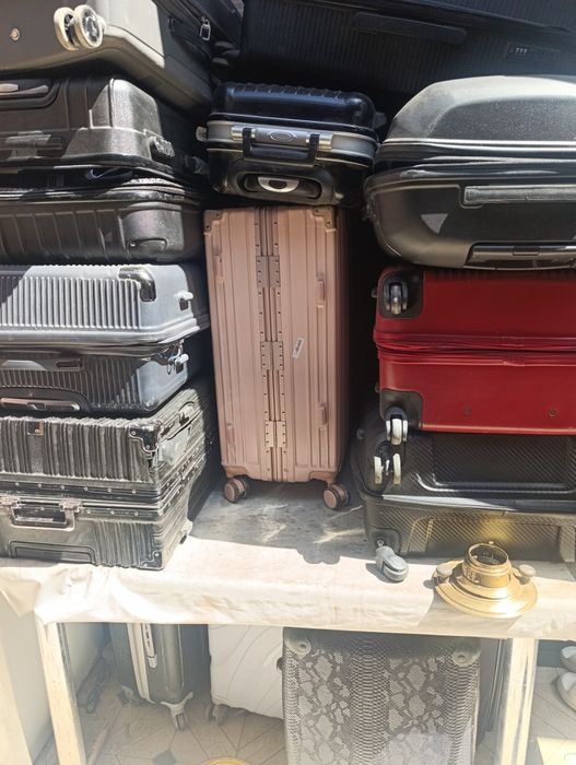 Средние Чемоданы дорожные срочно