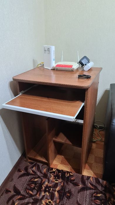 Продам компьютерный стол