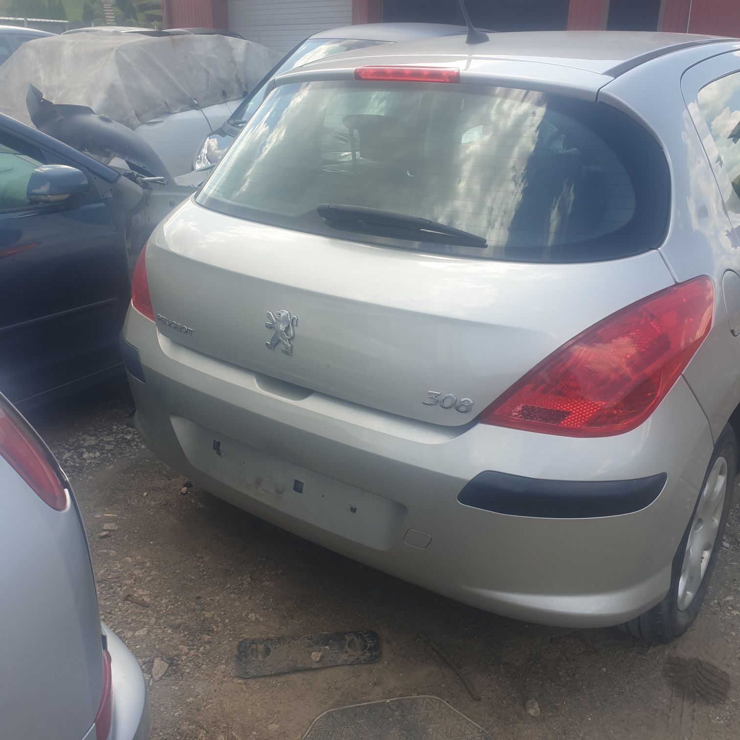 Dezmembrez peugeot 308 1.4 16V benzină 2008