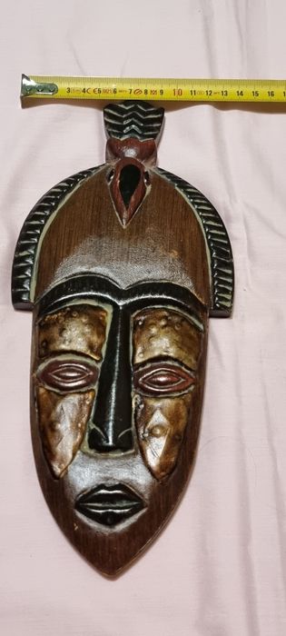 Masca africana din lemn de abanos