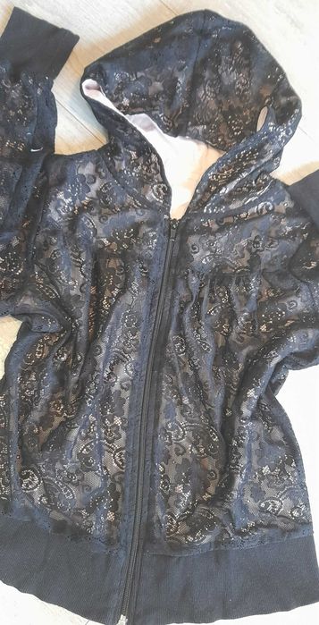 Черно дантелено яке.