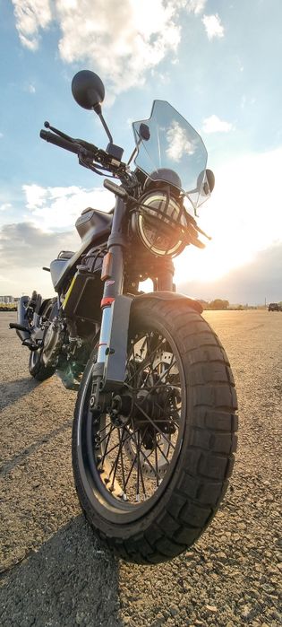 Husqvarna Svartpilen 125cc