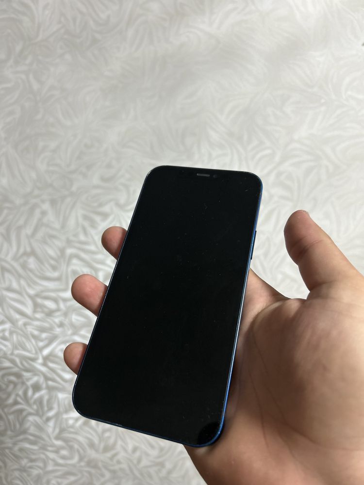 Продам айфон 12