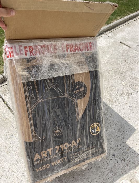 Vând 2 boxe Rcf Art 710 in stare foarte bună, aproape noi!