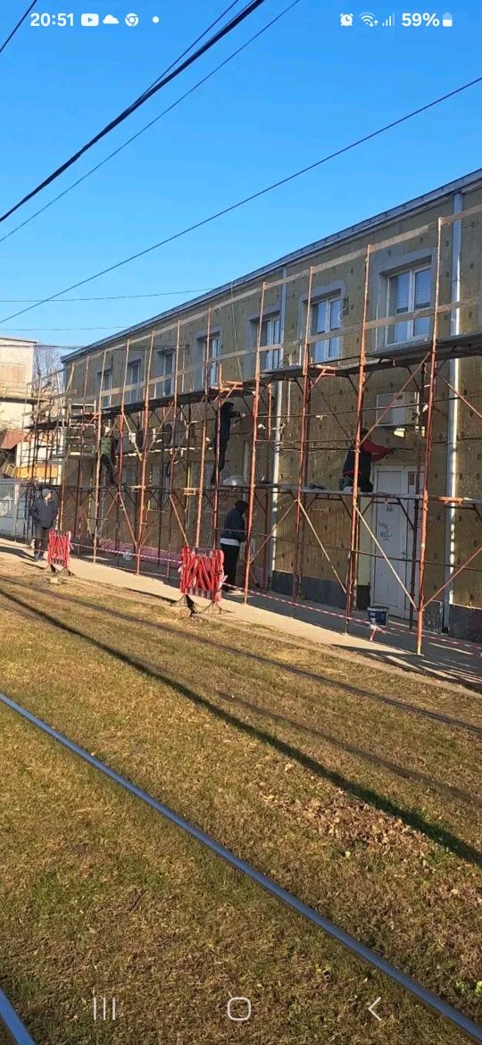 Meseriași constructori