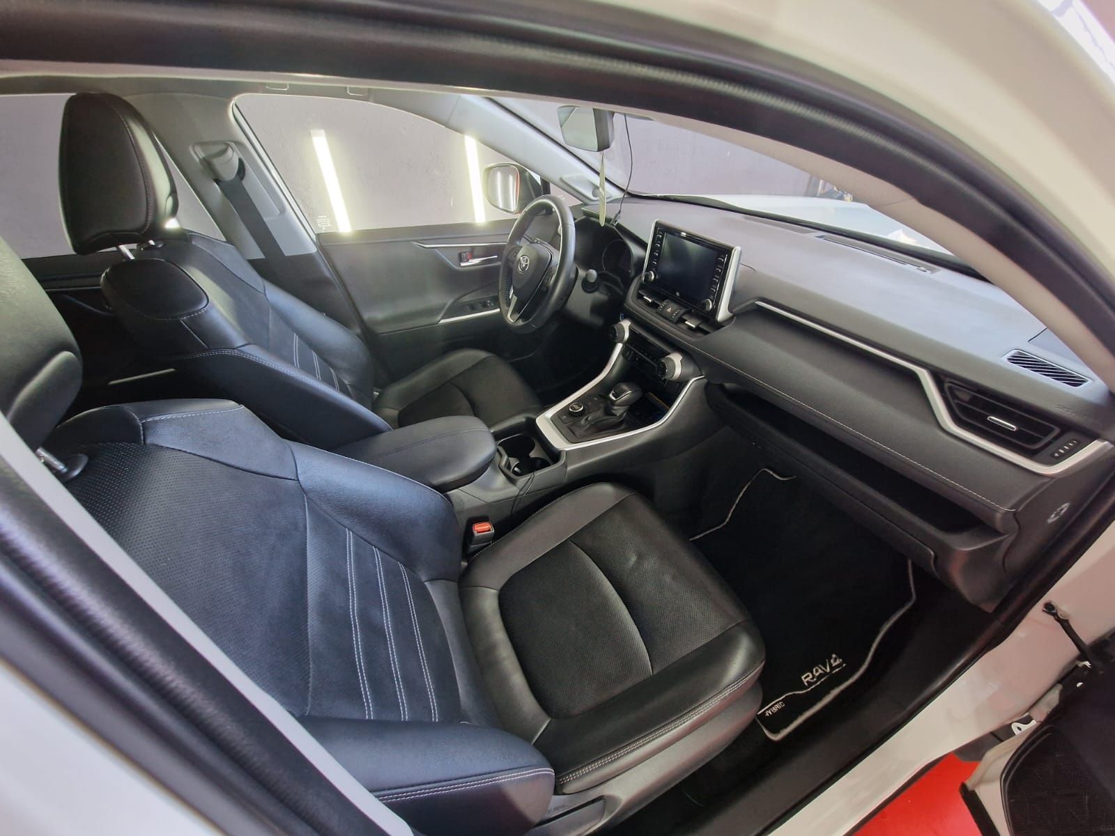 Toyota RAV4 4x4 Luxury Premium