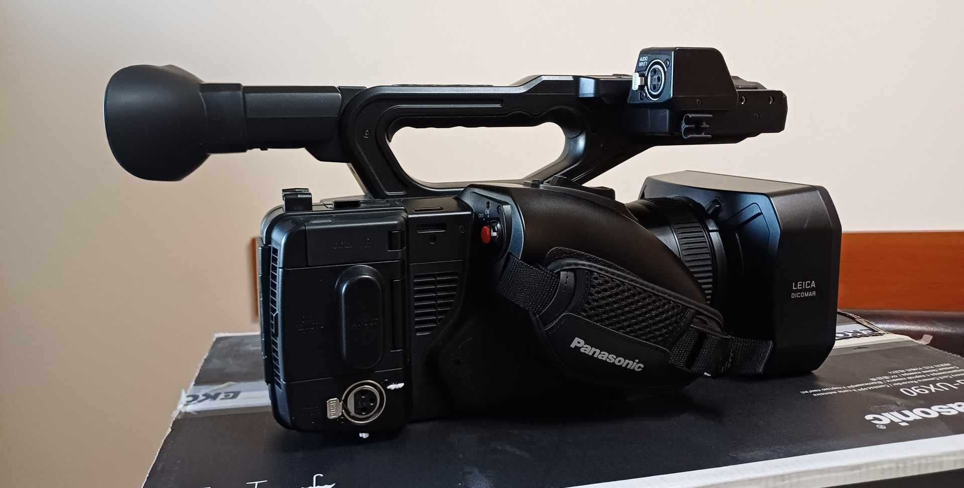 Продавам камера Panasonic AG-UX90
