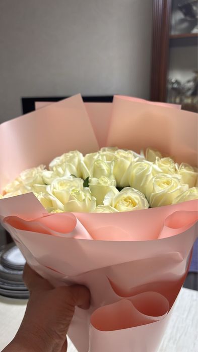 Розы свежие, 25шт белые розы, красные розы