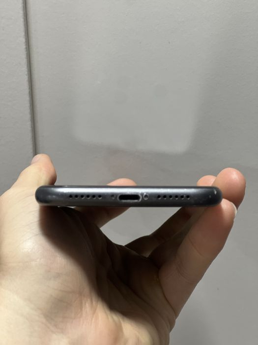 iPhone 11 128GB • Negru • Liber retea