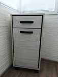 Продавам бял шкаф закупен от Ikea