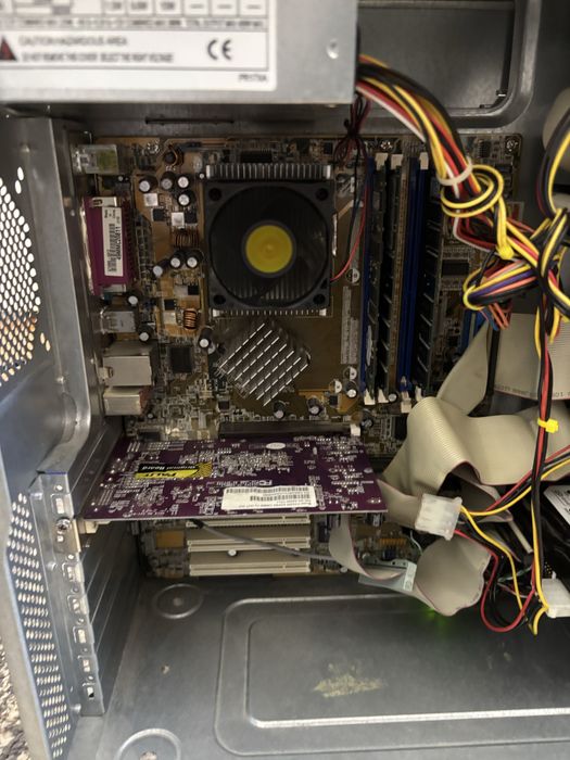 Vând PC funcțional cu Windows Xp