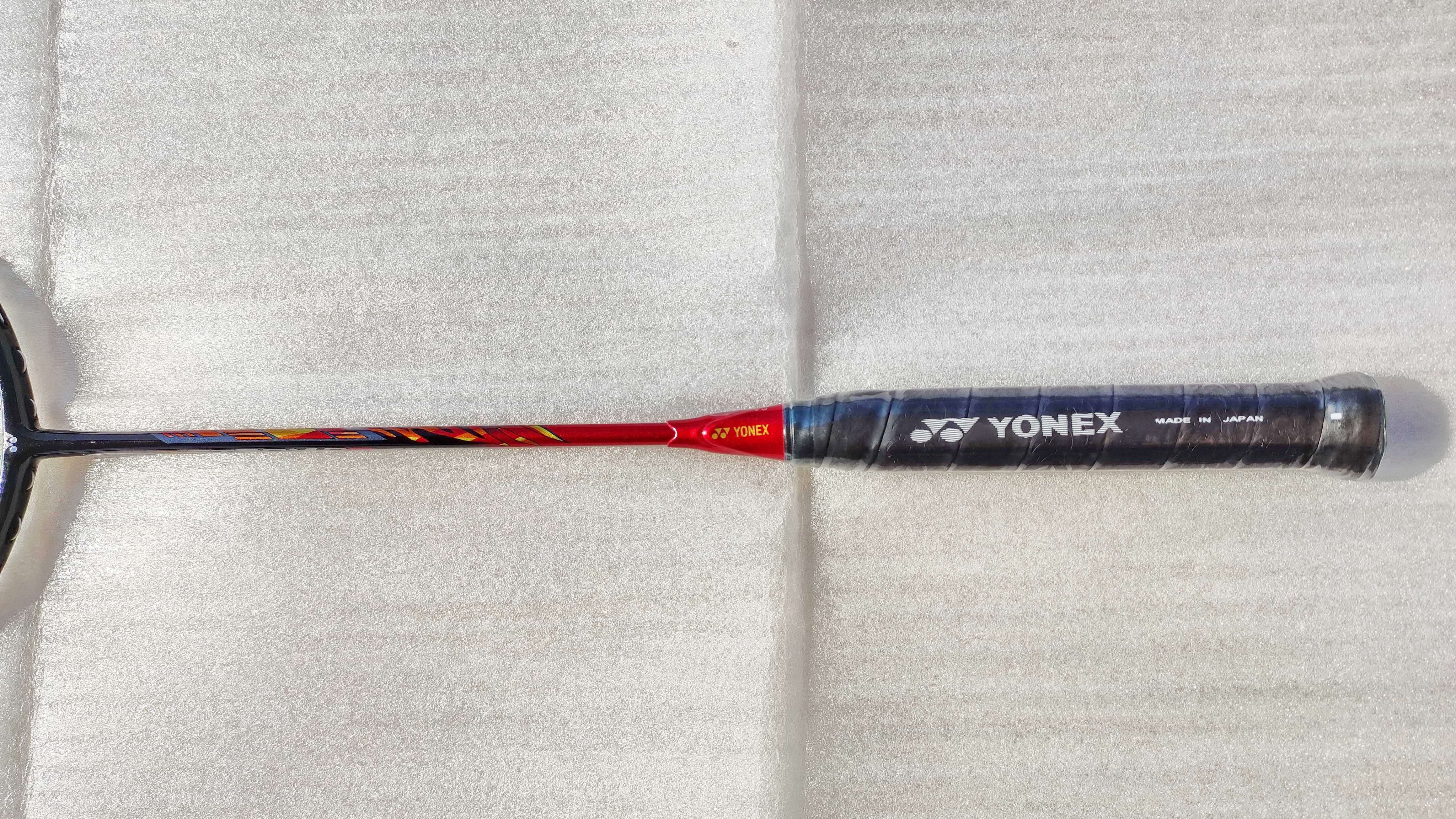 Yonex Astrox 99Pro ракета за бадминтон