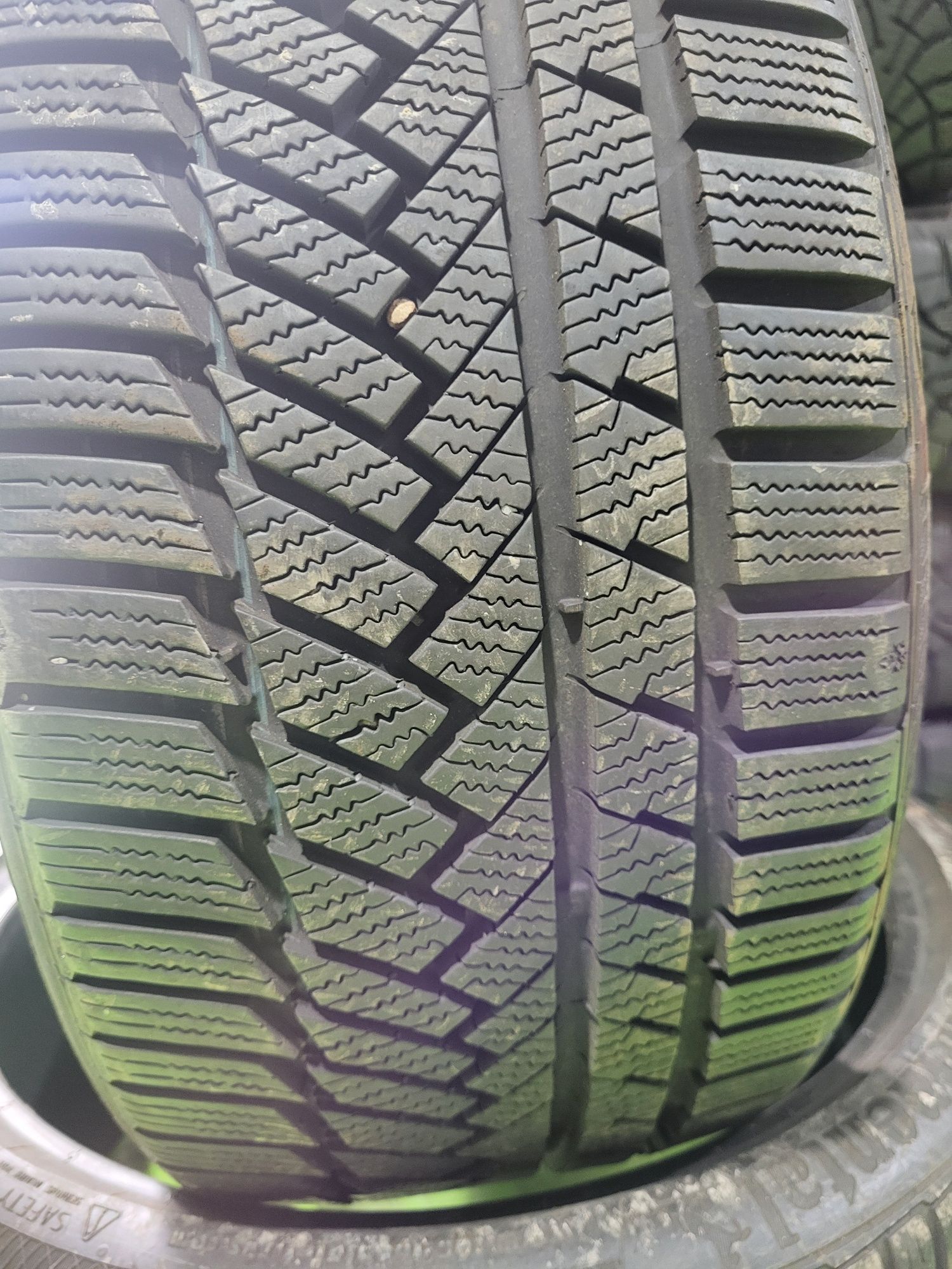 2 бр 225/35/18 Continental зимни гуми