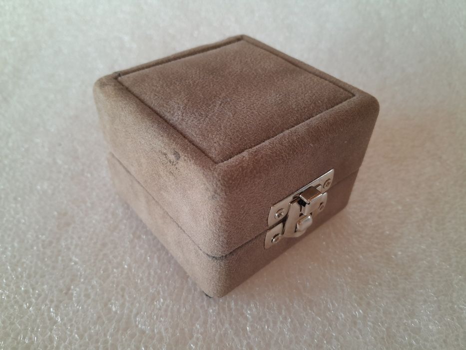 Кутийка за пръстен, бижу