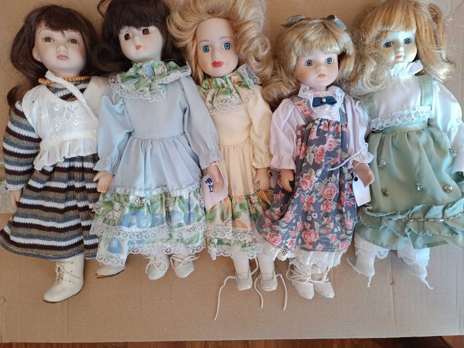 Стари порцеланови кукли