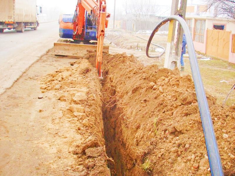 Escavator săpături fundați casă . canalizare.cablu elecric, gaze, apă