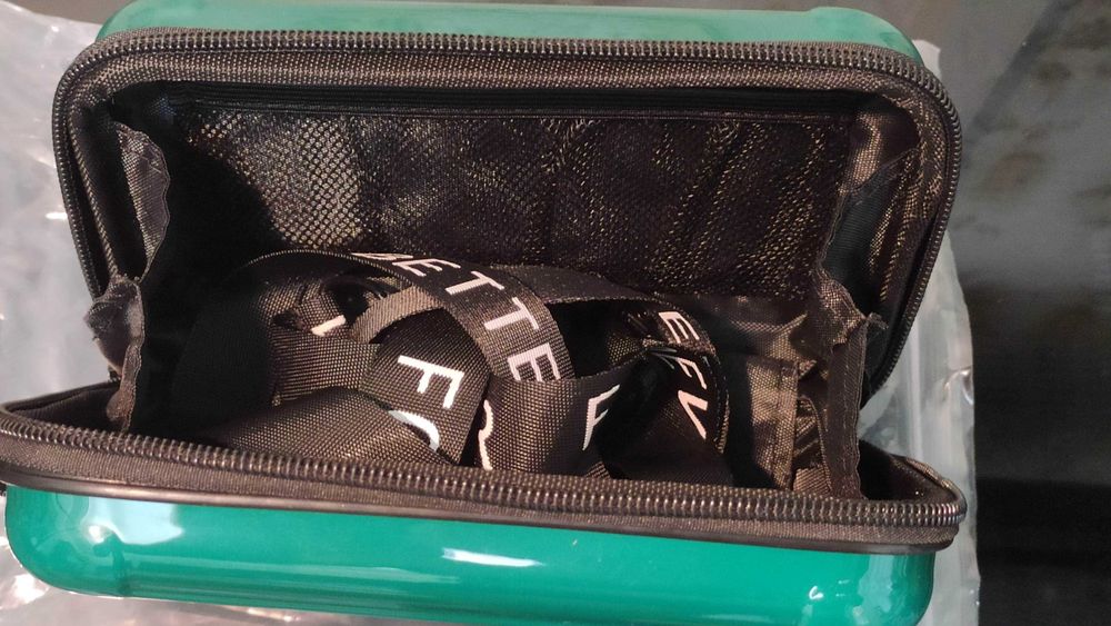 Сумка чемодан  с ремнём для переноски