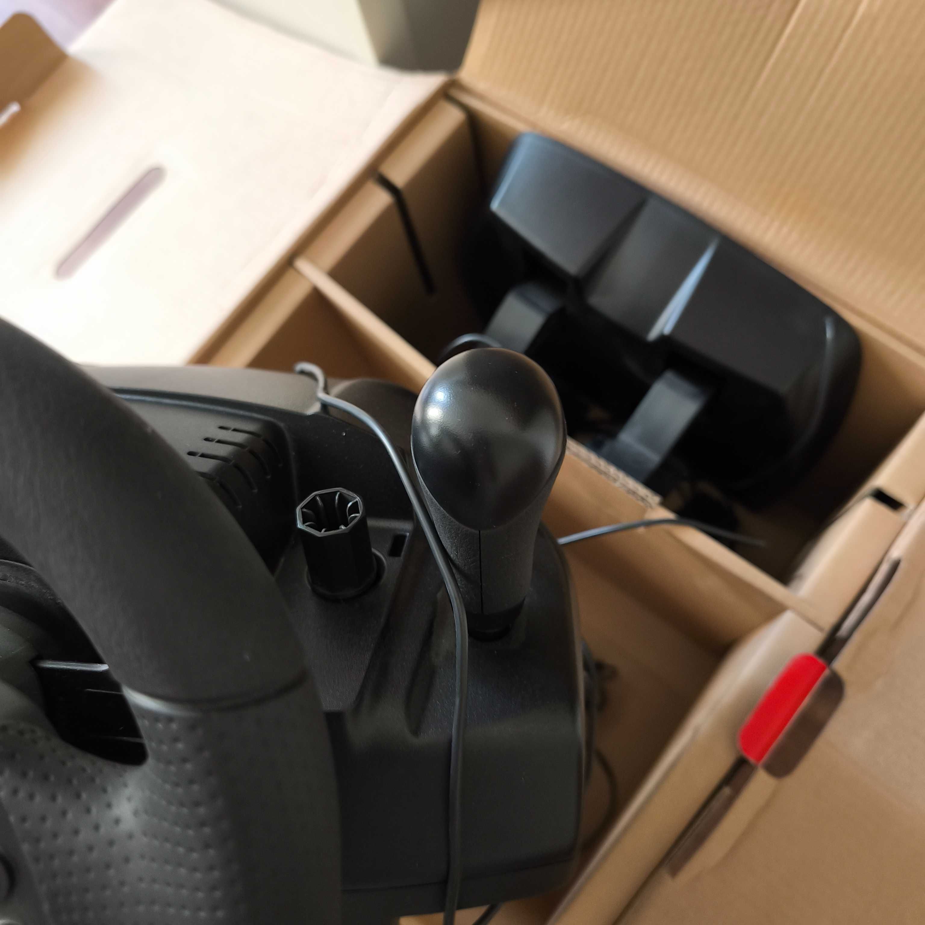 Игровой руль Logitech Momo Racing