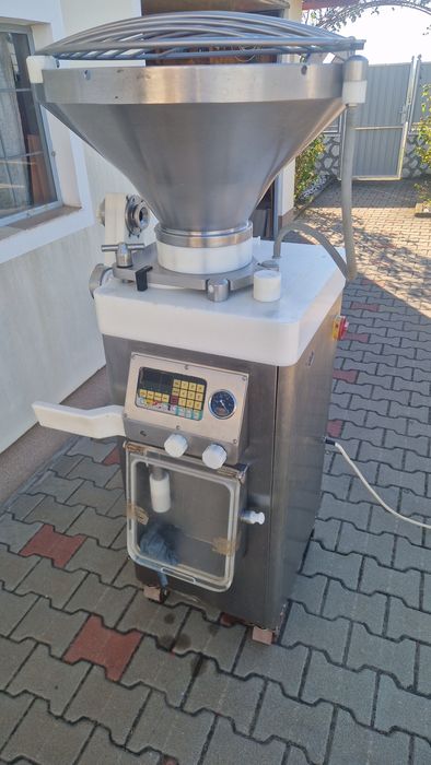 Masina de umplut carnati Sprit cu vacuum si portionare