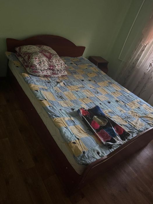 Отдам даром кровать с 2 тумбочками