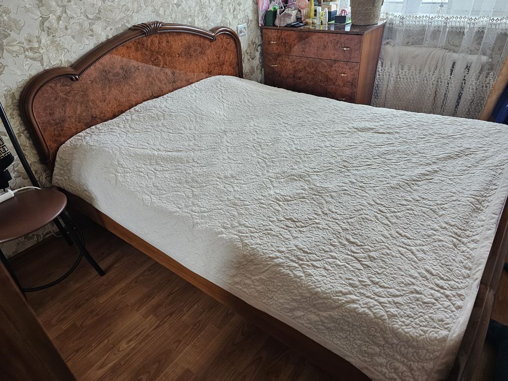 Продам спальний гарнитур в отличном состоянии