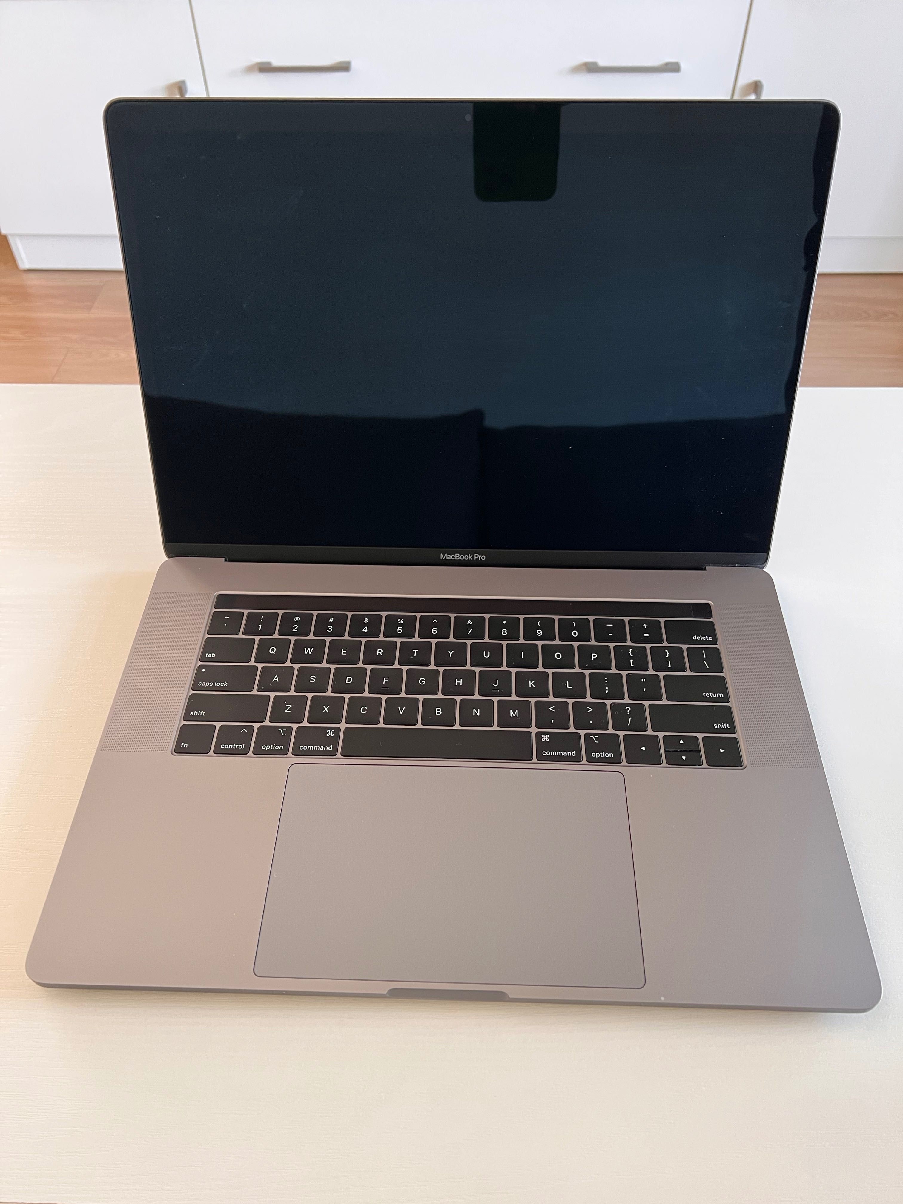 MacBook Pro 15-inch Intel Core i9 16/512 (Late 2019)