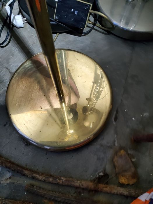 Lampă de podea aurie cu  dimmer, variator intensitate luminoasa