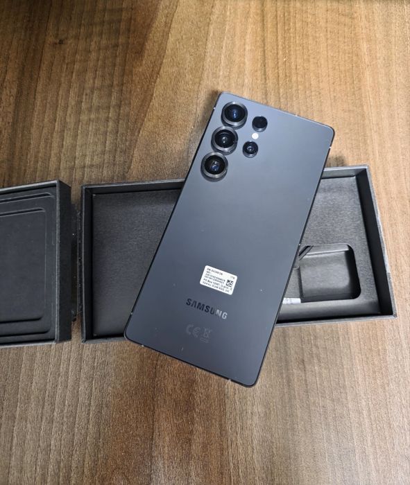 Vand samsung s25 ultra varianta de 1Tb ca si nou