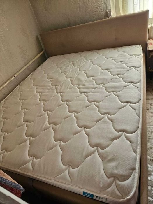 Продам матрас, размер 1,6х2 метра