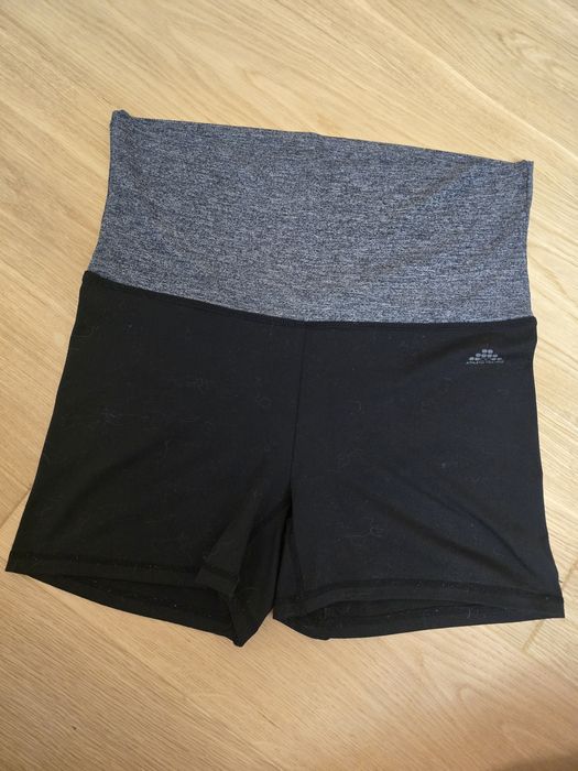 Къси гащи от H&M спортни