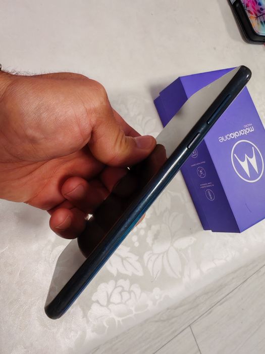 Motorola One Macro 4/64 GB - отличен