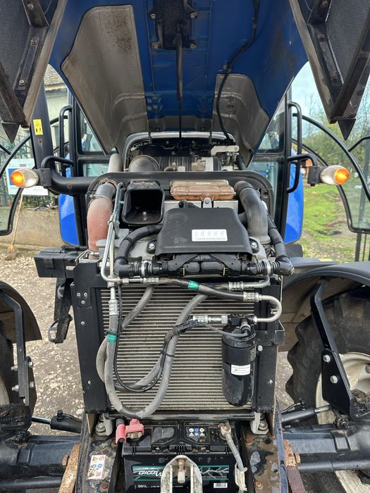 Трактор New Holland TD5.95 с плуг Madara