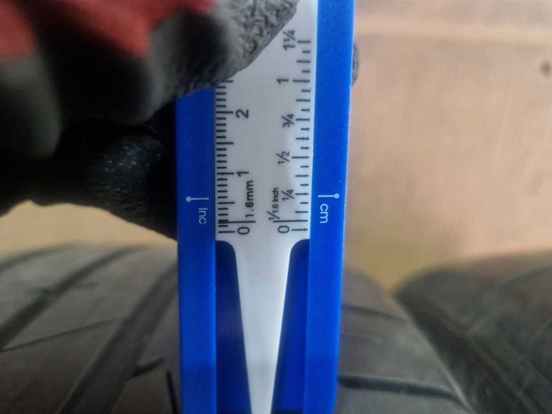 2 Hankook R18 235/60
летни гуми
DOT3817
