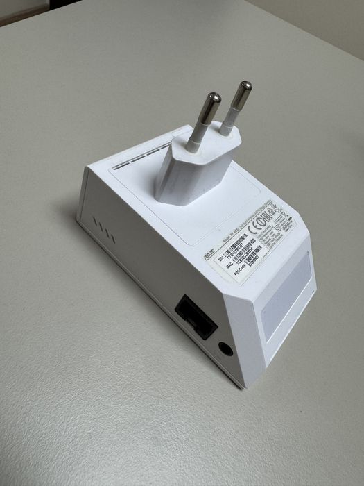 Amplificator de semnal wifi Asus RP-AC52 extinder de retea 2.4 g si 5G