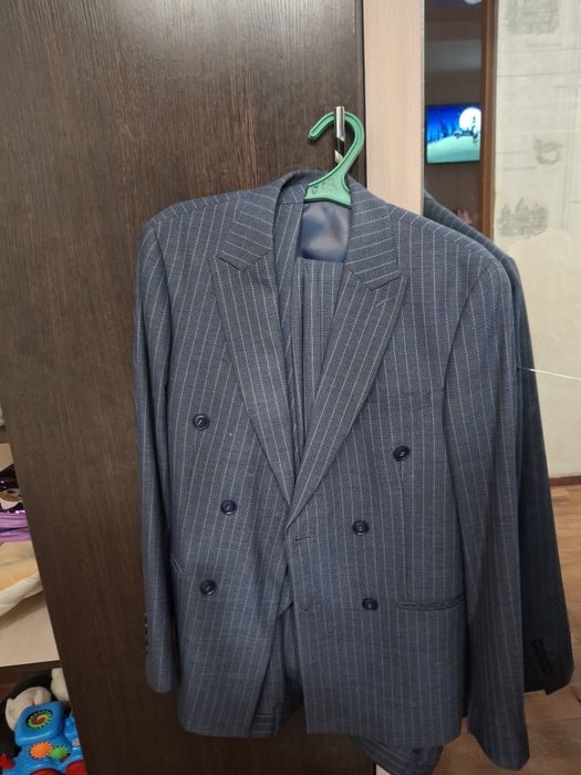 Продам  костюм тройка