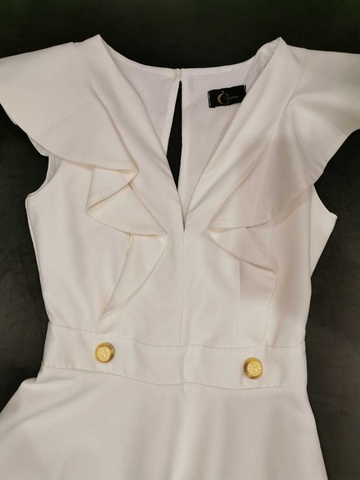 бяла бутикова рокля