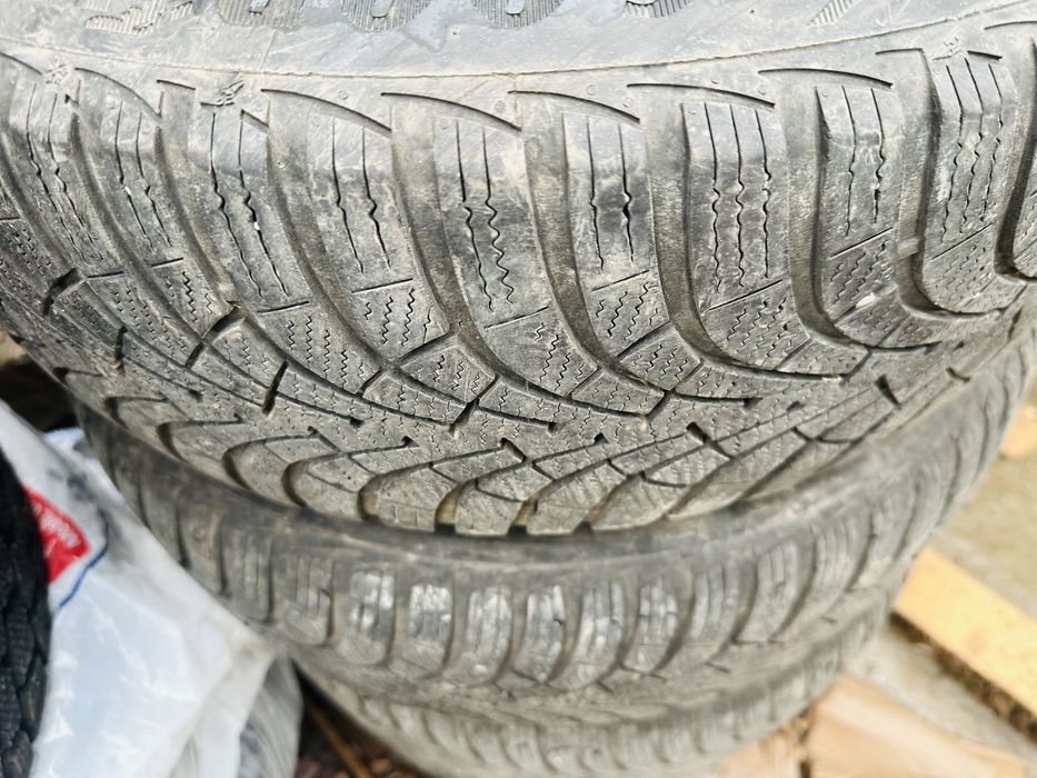 Cauciucuri iarna 205 55 r16 Goodyear